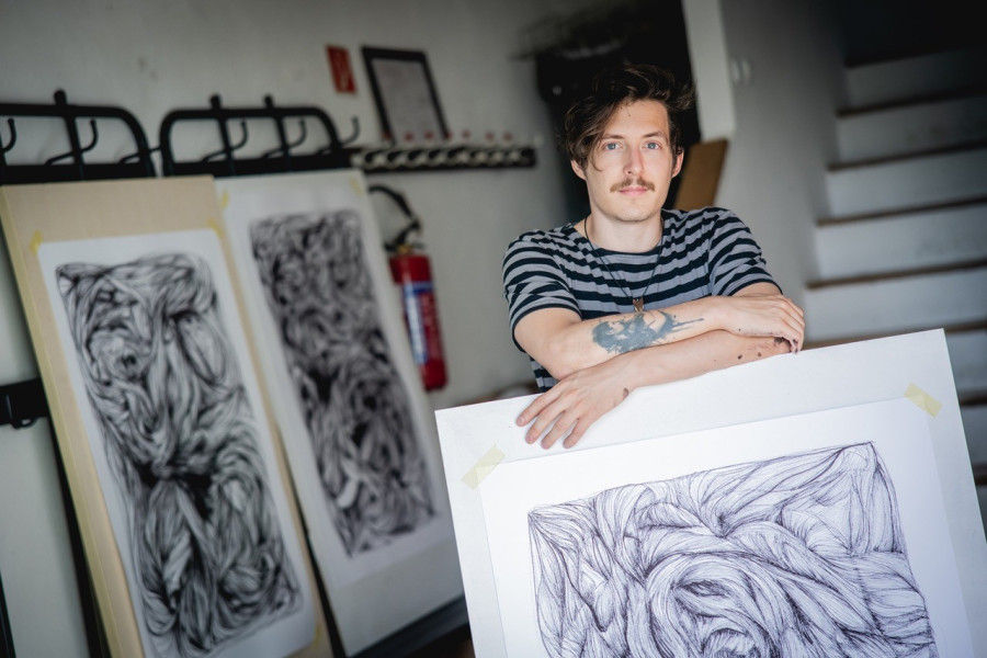 Selyebi Dániel a köveskáli rezidenciaprogram alatt készült rajzaival