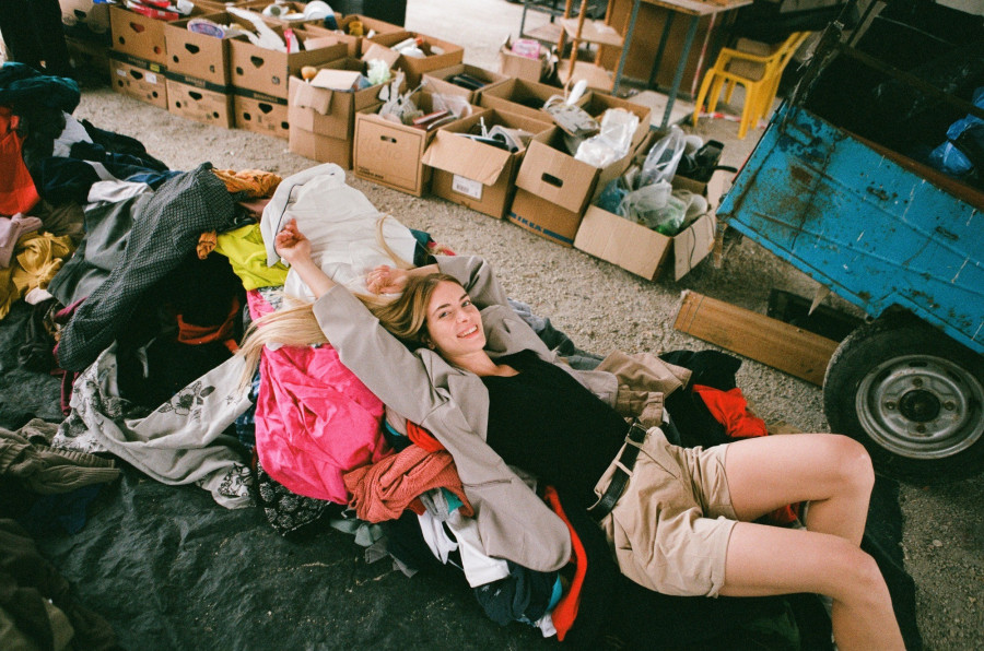 A projekt megvalósításához fiatal modelleket vont be, akik szívesen elkísérték egy-egy “vadászatra”.