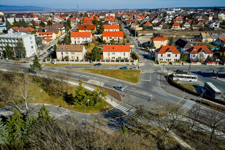 Körforgalmat építenének a Jutasi és a Kopácsi utcák kereszteződésébe