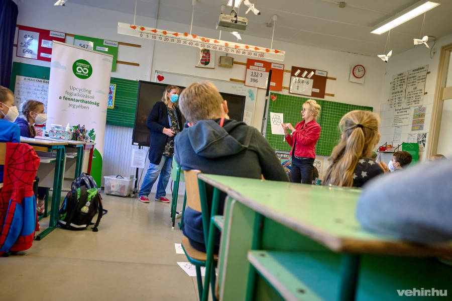 2022-ben elsőként a várpalotai Vásárhelyi András Tagiskolában indult a környezettudatosságra nevelő foglalkozás.