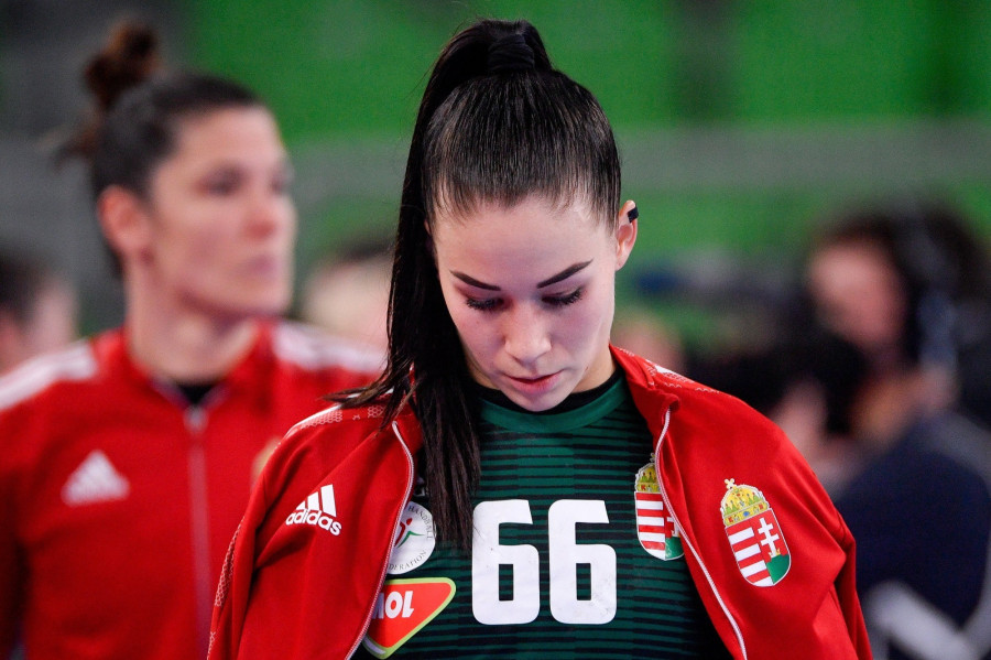 Győri-Lukács Viktória a női kézilabda Európa-bajnokság Magyarország - Dánia mérkőzése után a ljubljanai Stozice Arénában 2022. november 10-én. A magyar válogatott 29-27-re kikapott. MTI//Czeglédi Zsolt