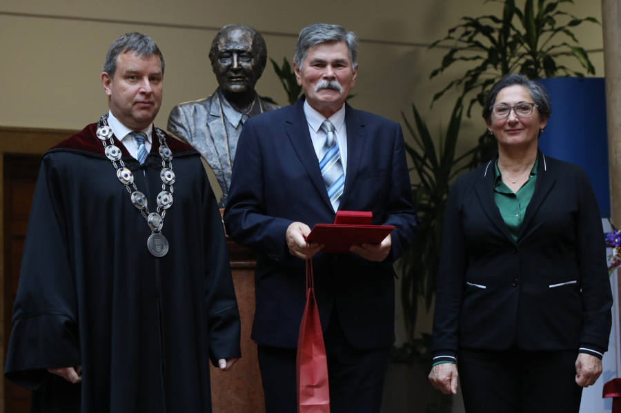 Dr. Szalai István a díjazás után