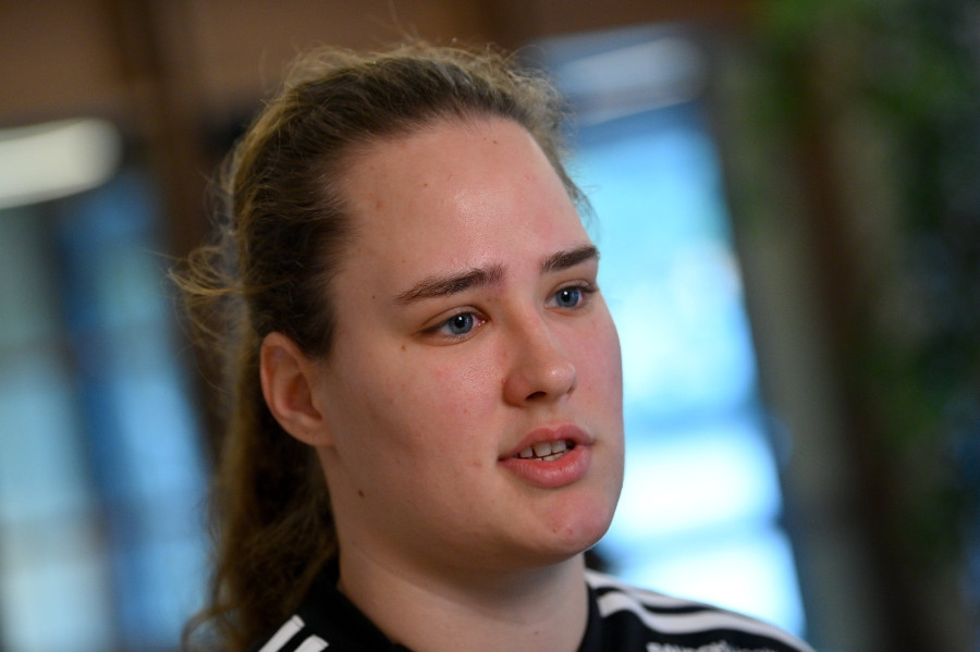 Kuczora Csenge a női kézilabda Európa-bajnokság A csoportjának szünnapján tartott sajtóbeszélgetésen a csapat ljubljanai szálláshelyén 2022. november 15-én. MTI/Czeglédi Zsolt