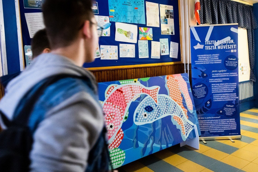 Gyűjtőpont a veszprémi Hriszto Botev Általános Iskolában