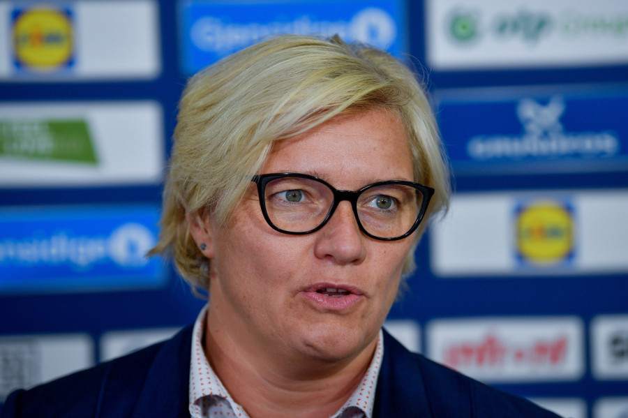 Horváth Gabriella, a Magyar Kézilabda Szövetség főtitkára nyilatkozik a sajtó munkatársainak a 2024-es magyar-osztrák-svájci közös rendezésű női kézilabda Európa-bajnokság bemutatkozó sajtótájékoztatója után, az idei évi női kézilabda Európa-bajnokság helyszínén, a ljubljanai Stozice Arénában 2022. november 19-én. MTI/Czeglédi Zsolt