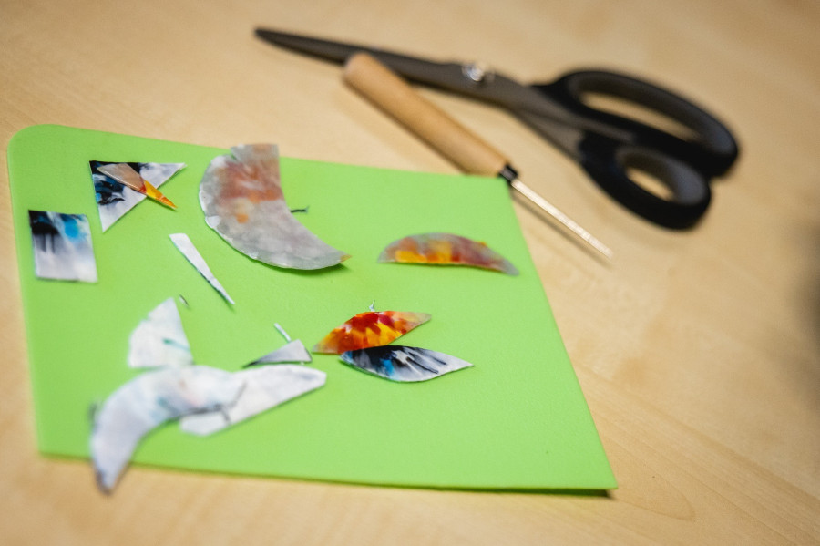 Műanyag préselése a Precious Plastic workshopján, a Trash Art Meetupon