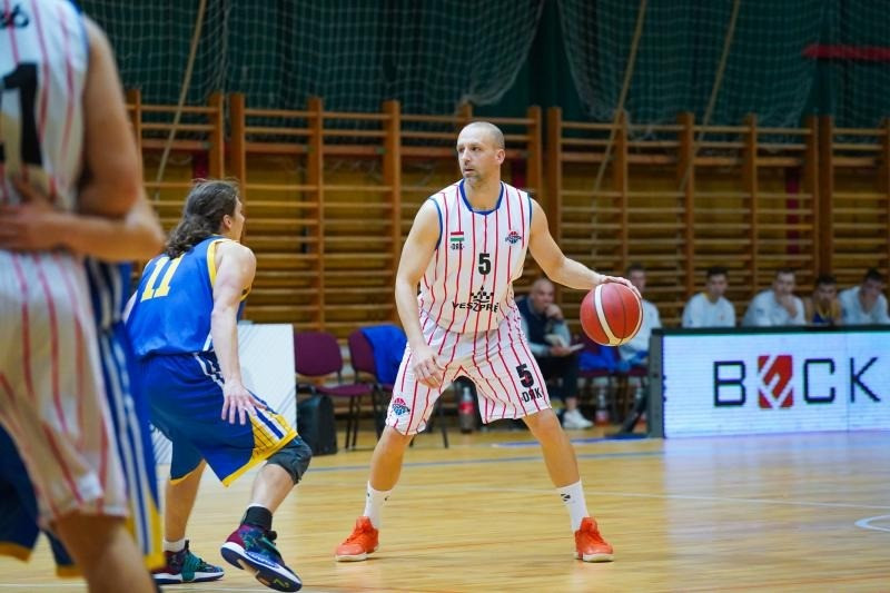 Horváth Ákos veszi át a felnőtt alakulat irányítását - Fotó. Ulrich Tamás - veszpremkosar.hu