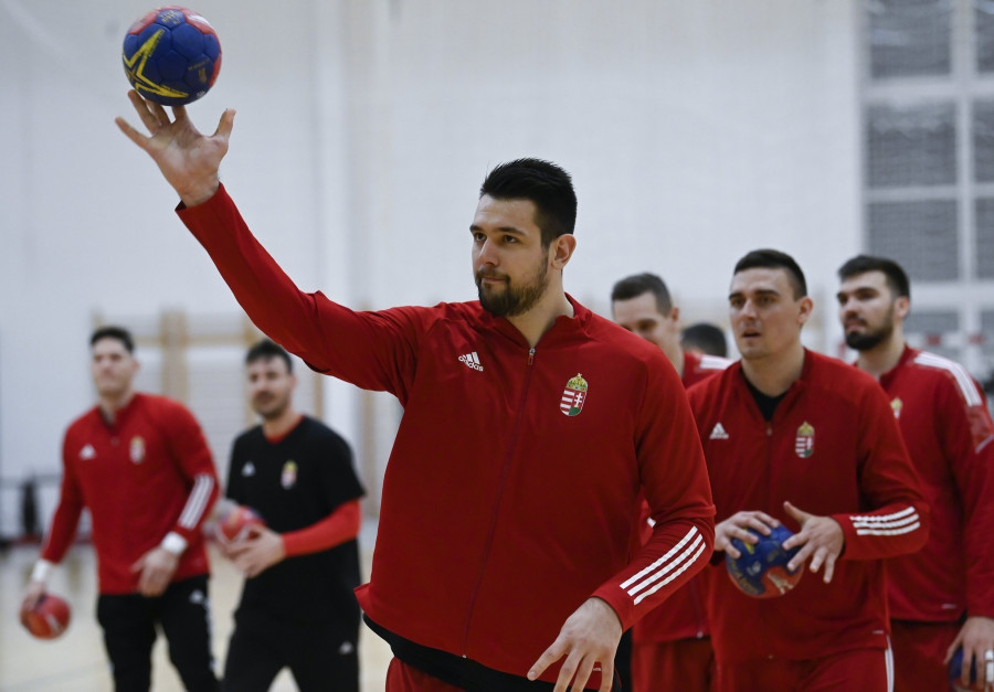 Bánhidi Bence a magyar férfi kézilabda-válogatott edzésén Telkiben 2023. január 3-án. A legjobb hét közé kerülést tűzte ki célként a férfi kézilabda-válogatott számára a január 11-én kezdődő olimpiai kvalifikációs világbajnokságra a magyar szövetség (MKSZ). MTI/Kovács Tamás