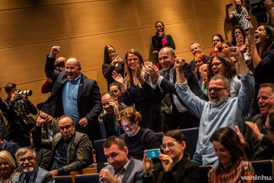 A döntés kihirdetésének pillanata 2018-ban, amikor kiderült, hogy Veszprém nyerte el a címet