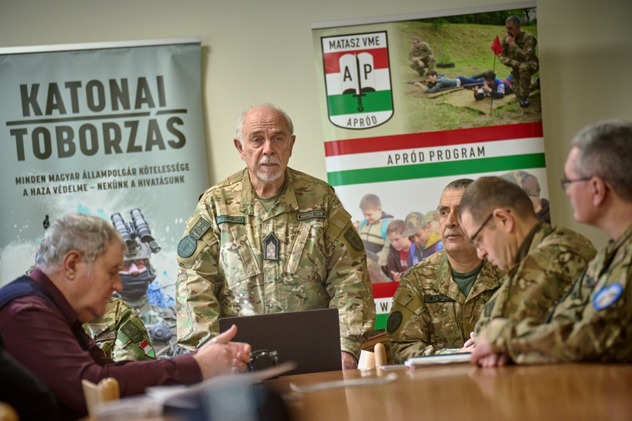 Az emlékmenet főszervezője Simon-Jójárt Sándor János nyugalmazott ezredes, a MATASZ-VME elnöke