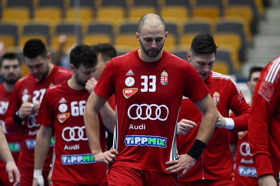 A magyar válogatott játékosai a férfi kézilabda olimpiai kvalifikációs világbajnokság harmadik fordulójában, a D csoportban játszott Magyarország-Portugália mérkőzés után a svédországi Kristianstadban 2023. január 16-án. Portugália 27-20-ra nyert. MTI/Kovács Tamás