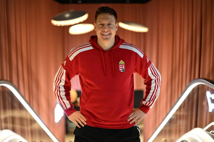Mikler Roland, a férfi kézilabda olimpiai kvalifikációs világbajnokságon szereplő magyar válogatott csapatkapitánya a Scandic Göteborg Central Hotelben 2023. január 21-én. MTI/Kovács Tamás
