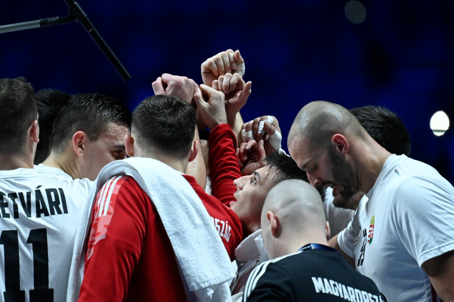A magyar válogatott a férfi kézilabda olimpiai kvalifikációs világbajnokság 5-8. helyéért játszott Magyarország - Norvégia mérkőzés végén Stockholmban - MTI/Kovács Tamás