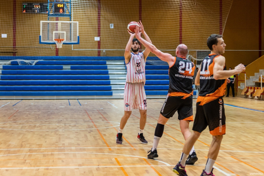 Kikapott Pécsett a Veszprém KK (archív fotó)