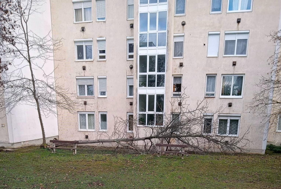 A társasházak között is van nyoma a szélnek