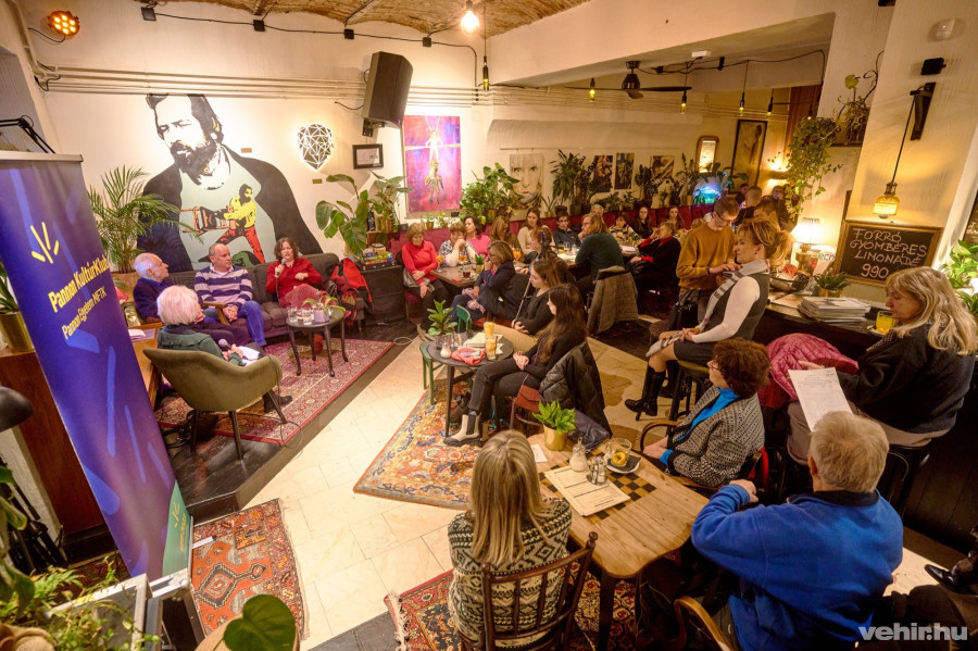Úgy tűnik, egy kultúrkocsmát mégiscsak meg lehet tölteni kultúraszerető emberekkel