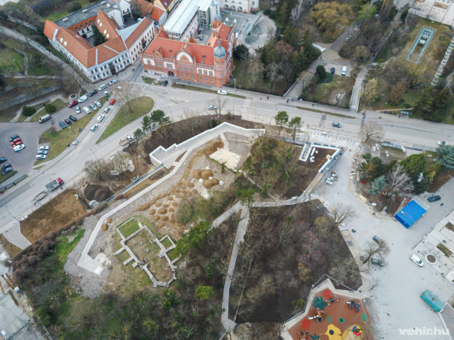 Valamivel magasabbról, hogy könnyebben el lehessen helyezni, mi hol lesz az megújult városrészben