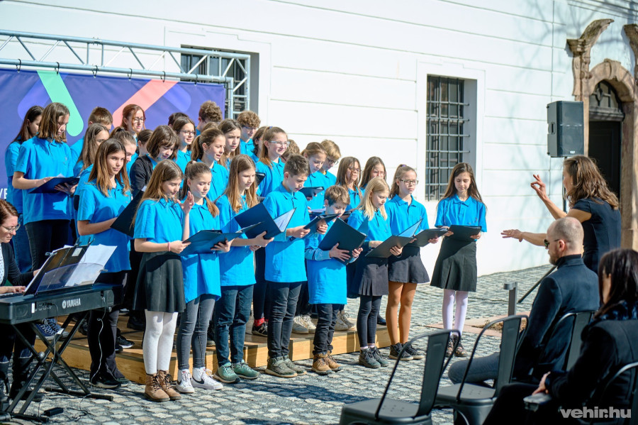 A Kósa György Zenei Alapfokú Művészeti Iskola diákjai