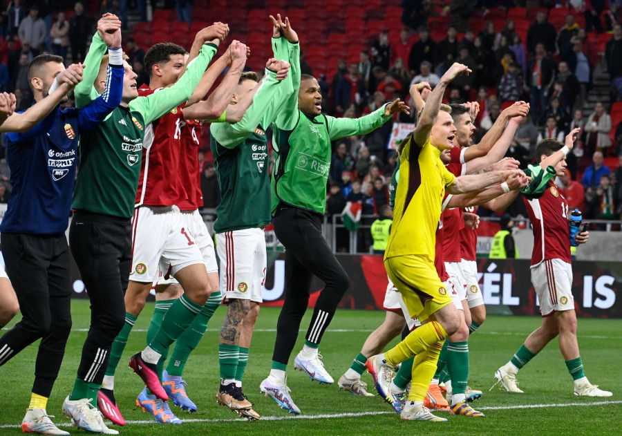 A magyar válogatott játékosai örülnek a győzelemnek a Magyarország - Észtország felkészülési mérkőzés után a Puskás Arénában 2023. március 23-án. A magyar válogatott 1-0-ra nyert. MTI/Koszticsák Szilárd