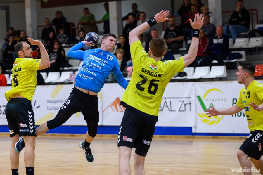 A veszprémiek nem találtak fgogást a gyöngyösi együttesen - a cikk alján képgaléria nyílik