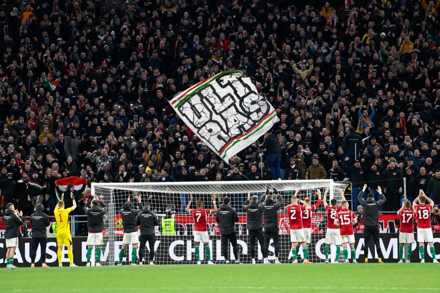 A győztes magyar válogatott ünnepel a labdarúgó Európa-bajnoki selejtezők G csoportjában játszott Magyarország-Bulgária mérkőzés után a Puskás Arénában 2023. március 27-én. Magyarország-Bulgária 3-0. MTI/Kovács Tamás