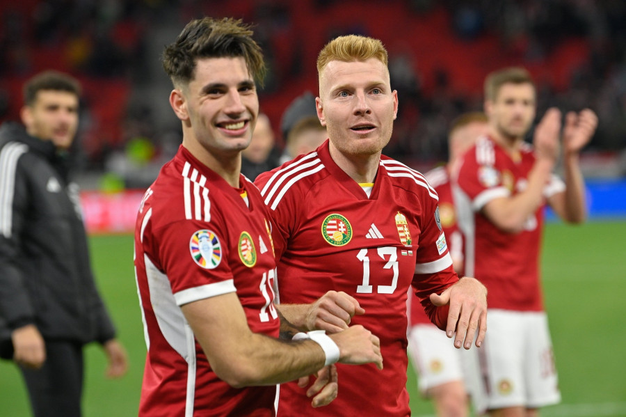 Szoboszlai Dominik (b) és Kalmár Zsolt, a győztes magyar válogatott tagjai a labdarúgó Európa-bajnoki selejtezők G csoportjában játszott Magyarország-Bulgária mérkőzés után a Puskás Arénában 2023. március 27-én. Magyarország-Bulgária 3-0. MTI/Czeglédi Zsolt