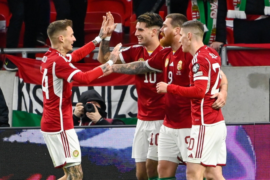 Bolla Bendegúz, Szoboszlai Dominik, Ádám Martin és Sallai Roland (b-j) a labdarúgó Európa-bajnoki selejtezők G csoportjában játszott Magyarország-Bulgária mérkőzésen a Puskás Arénában 2023. március 27-én. MTI/Kovács Tamás