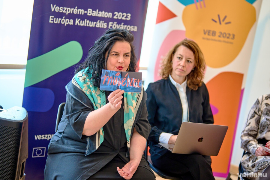 Grászli Bernadett és Claudia Küssel