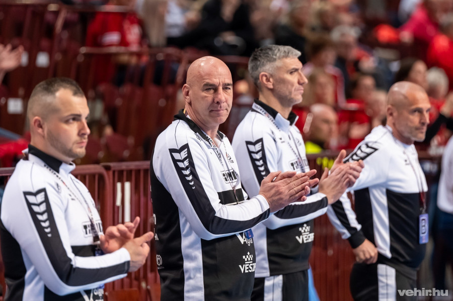 Éles József újra a kispad előtt - a cikk alján képgaléria található