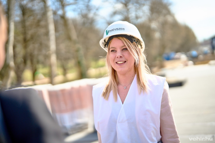 Székely Kitti, a Vemév-Szer Kft. fő-építésvezetője