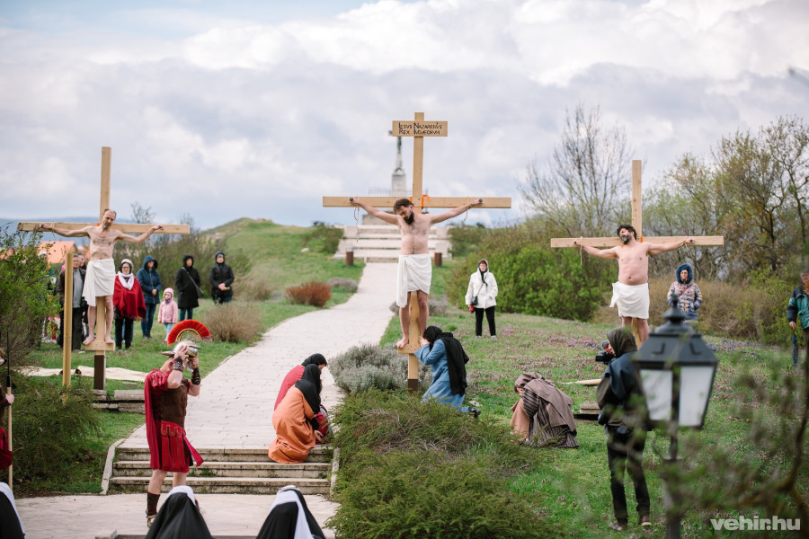 A most bemutatott veszprémi passióból egy részlet