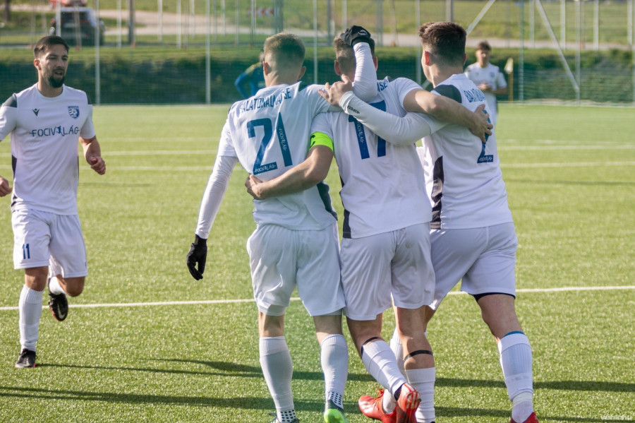 Megvicceli az Almádi a Tihanyt? (archív fénykép)