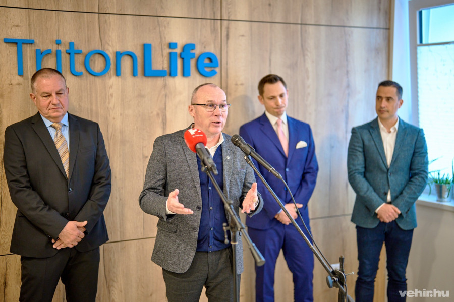 A képen balról jobbra: dr. Fábián Lajos, Porga Gyula, Haraszti Péter, Ovádi Péter