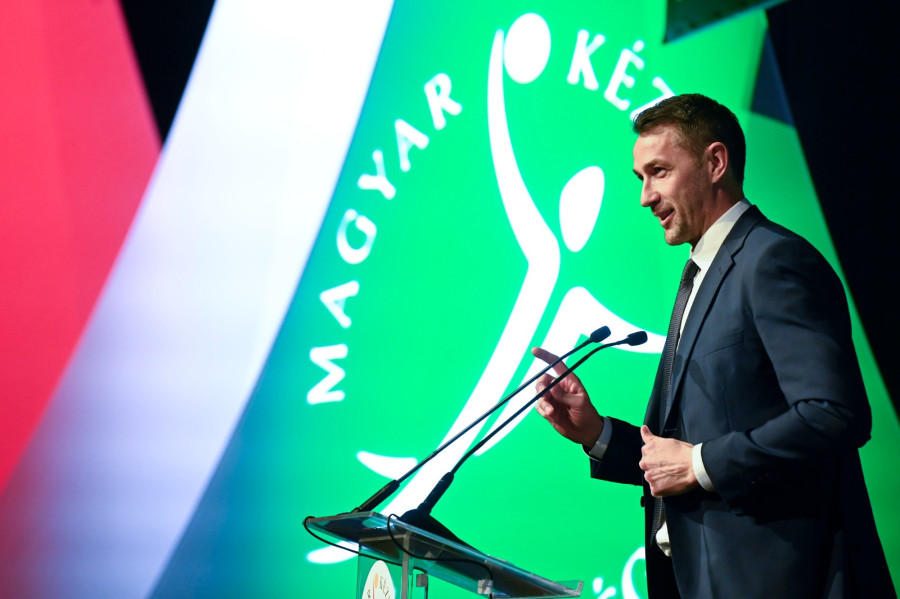 Ilyés Ferenc, a Magyar Kézilabda Szövetség megválasztott elnöke beszédet mond a szövetség tisztújító küldöttgyűlésén a Budapest Kongresszusi Központban 2023. április 14-én. Az egyetlen jelöltként induló korábbi 229-szeres válogatott játékosra a 140 megjelent küldött közül 139-en szavaztak. MTI/Kovács Tamás