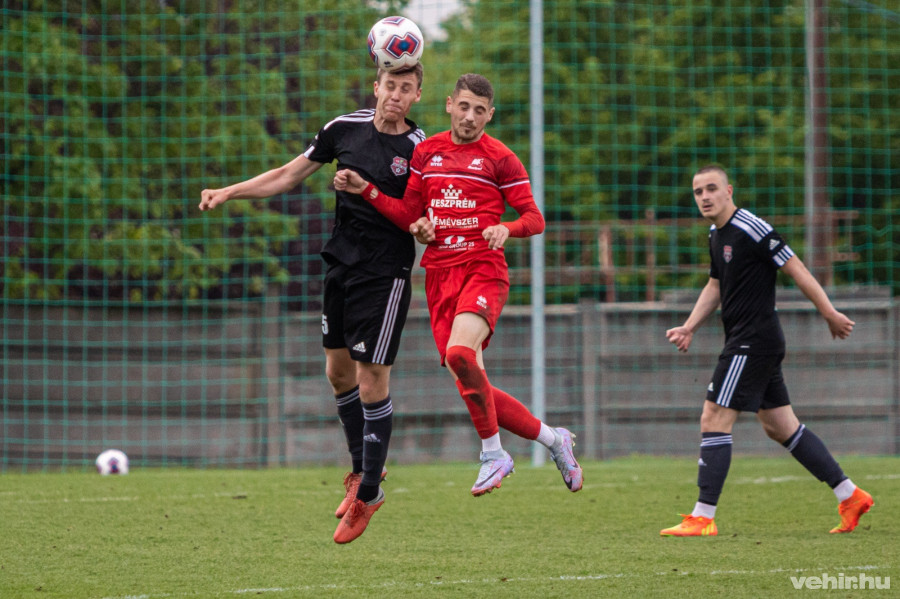 Cikkünk alján galéria is megtekinthető az összecsapásról