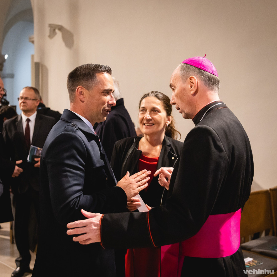 Ovádi Péter, országgyűlési képviselő is gratulált az érseknek a felújításhoz