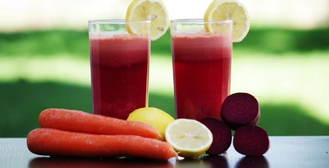 A citrom leve lágyítja a cékla földes ízét.