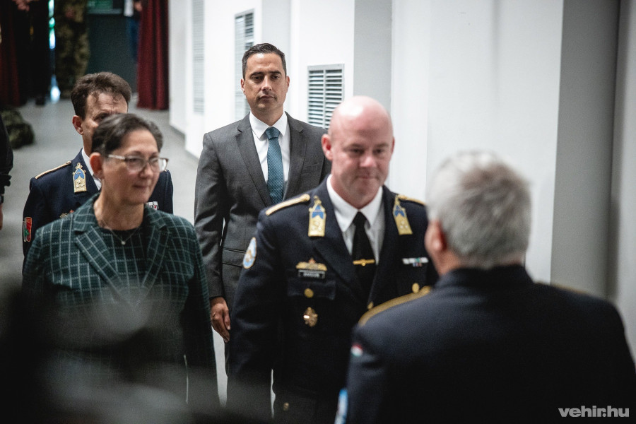 Az ünnepségen jelen volt Brányi Mária, alpolgármester és Ovádi Péter, országgyűlési képviselő is