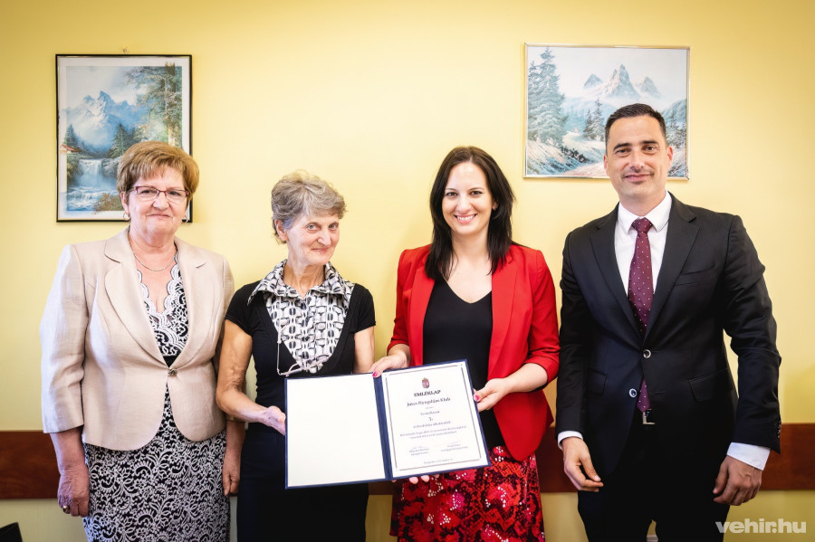 Scheffer Mihályné, Szűcs Tamásné, Hegedűs Barbara és Ovádi Péter