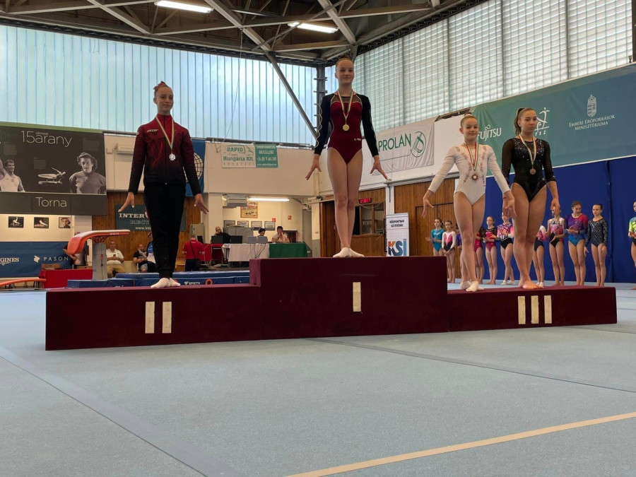A dobogó legfelső fokán Kutasi Hanna - fotó: VTC