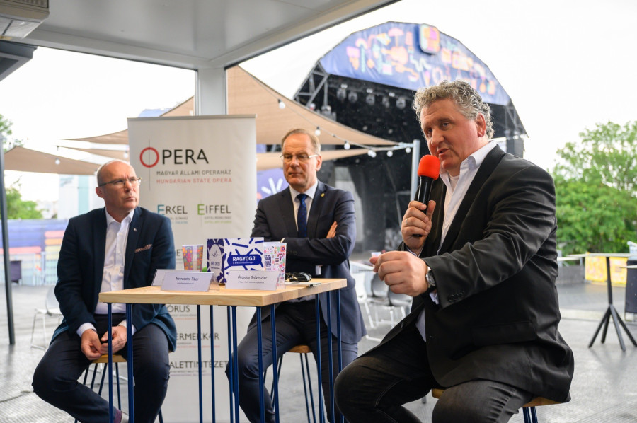 Porga Gyula, Navracsics Tibor, Ókovács Szilveszter (fotó: MTI / Vasvári Tamás)