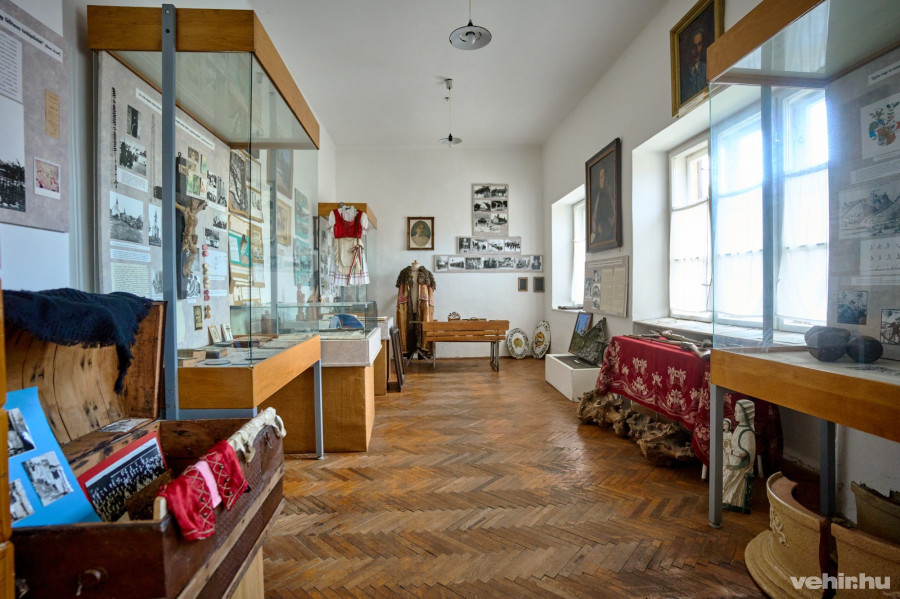 Helytörténeti munkásságának lenyomata a róla elnevezett gyűjtemény is