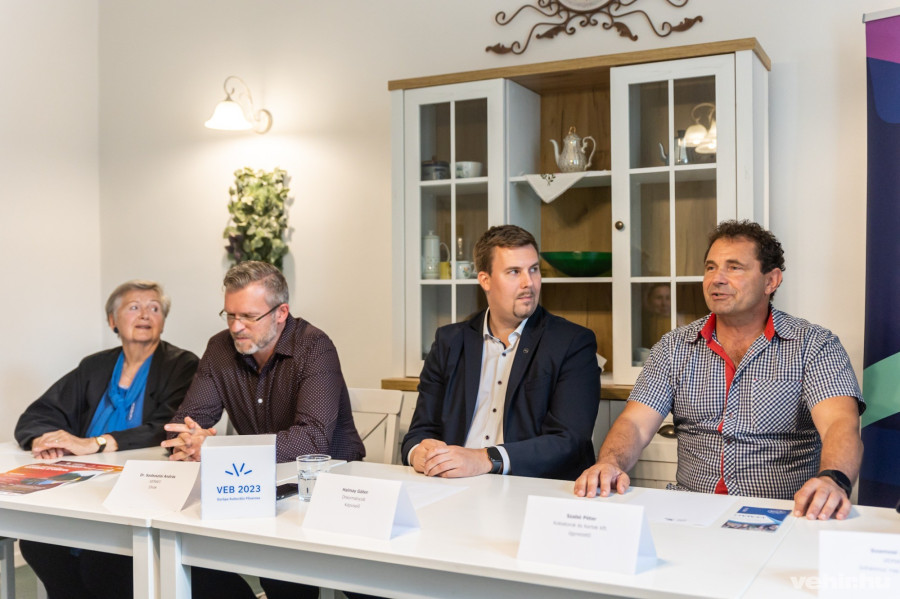 A sajtótájékoztató résztvevői