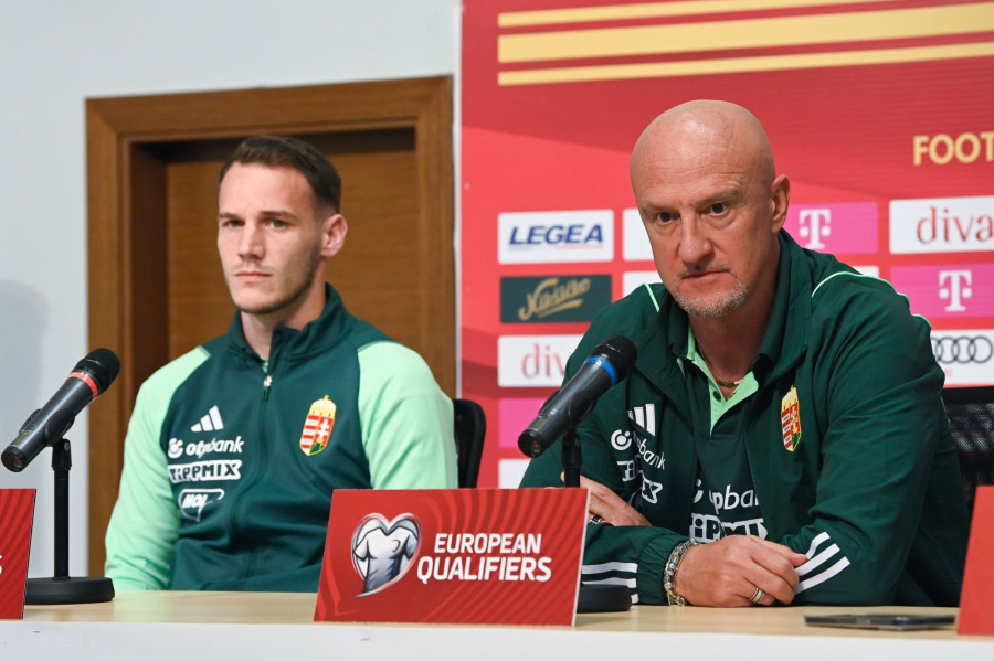 Marco Rossi, a magyar labdarúgó-válogatott szövetségi kapitánya (j) és Gazdag Dániel, a csapat támadója sajtótájékoztatót tart a másnapi Montenegró - Magyarország Európa-bajnoki selejtező mérkőzés előtt a Podgorica Városi Stadionban 2023. június 16-án. MTI/Koszticsák Szilárd