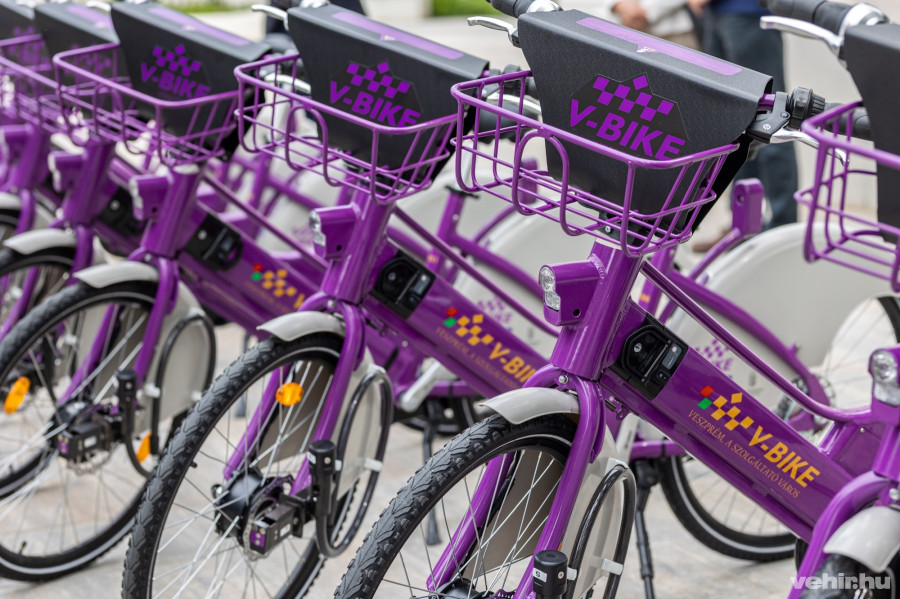 A kosár révén akár bevásárlásra is ideális lehet az elektromos bicikli