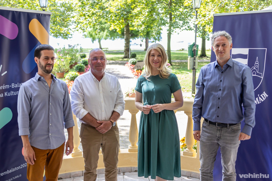 A képen balról jobbra: Alpár Balázs, Fabó Péter, Markovits Alíz, Czompó Gábor