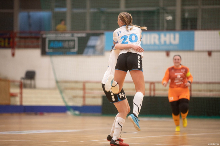 Remek közösség alakult ki a női futsalosoknál