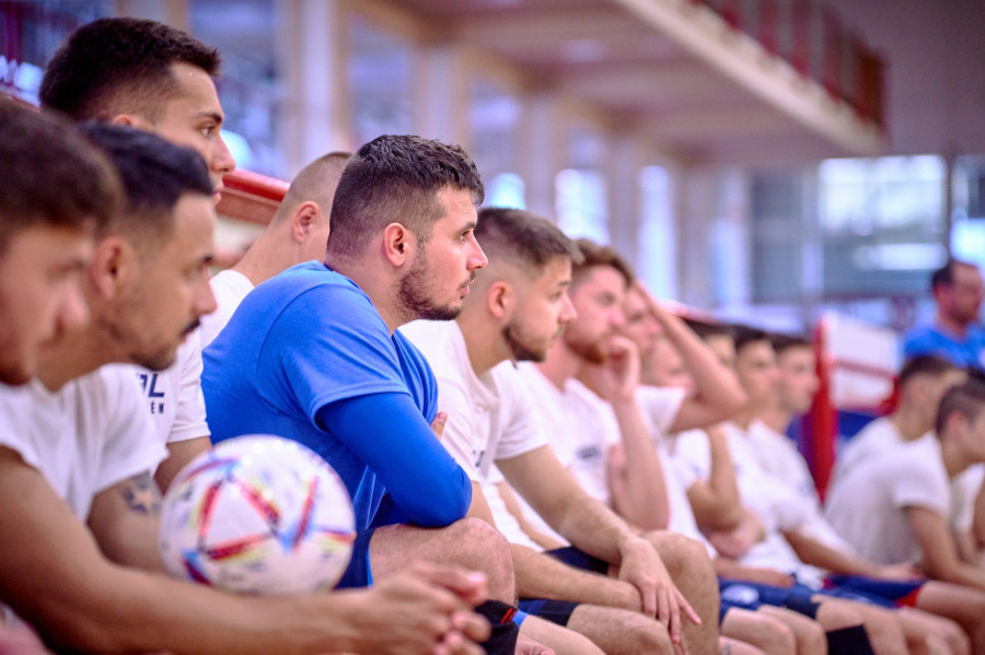 Spandler Mátyás (kékben) az 1. Futsal Club Veszprém csapatkapitánya (archív fénykép)