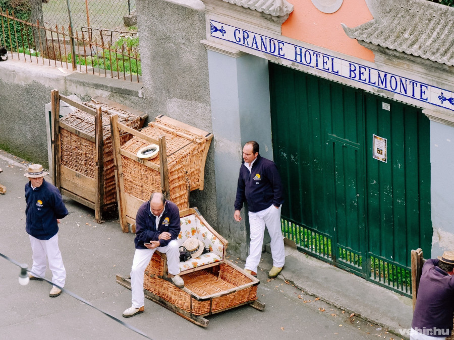 Kellően lökötteknek a Montera a feljutás önmagában élmény, de lefelé szánkózhatunk az úriemberek segítségével
