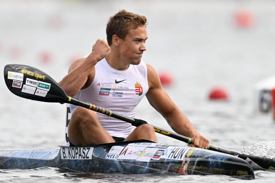 Kopasz Bálint győz a férfi kajak egyesek 500 méteres versenyének döntőjében az olimpiai kvalifikációs kajak-kenu világbajnokságon Duisburgban 2023. augusztus 25-én. MTI/Kovács Tamás